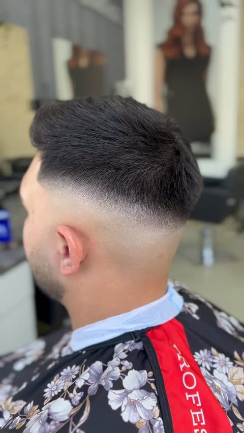 Skin fade proaspăt, executat precis